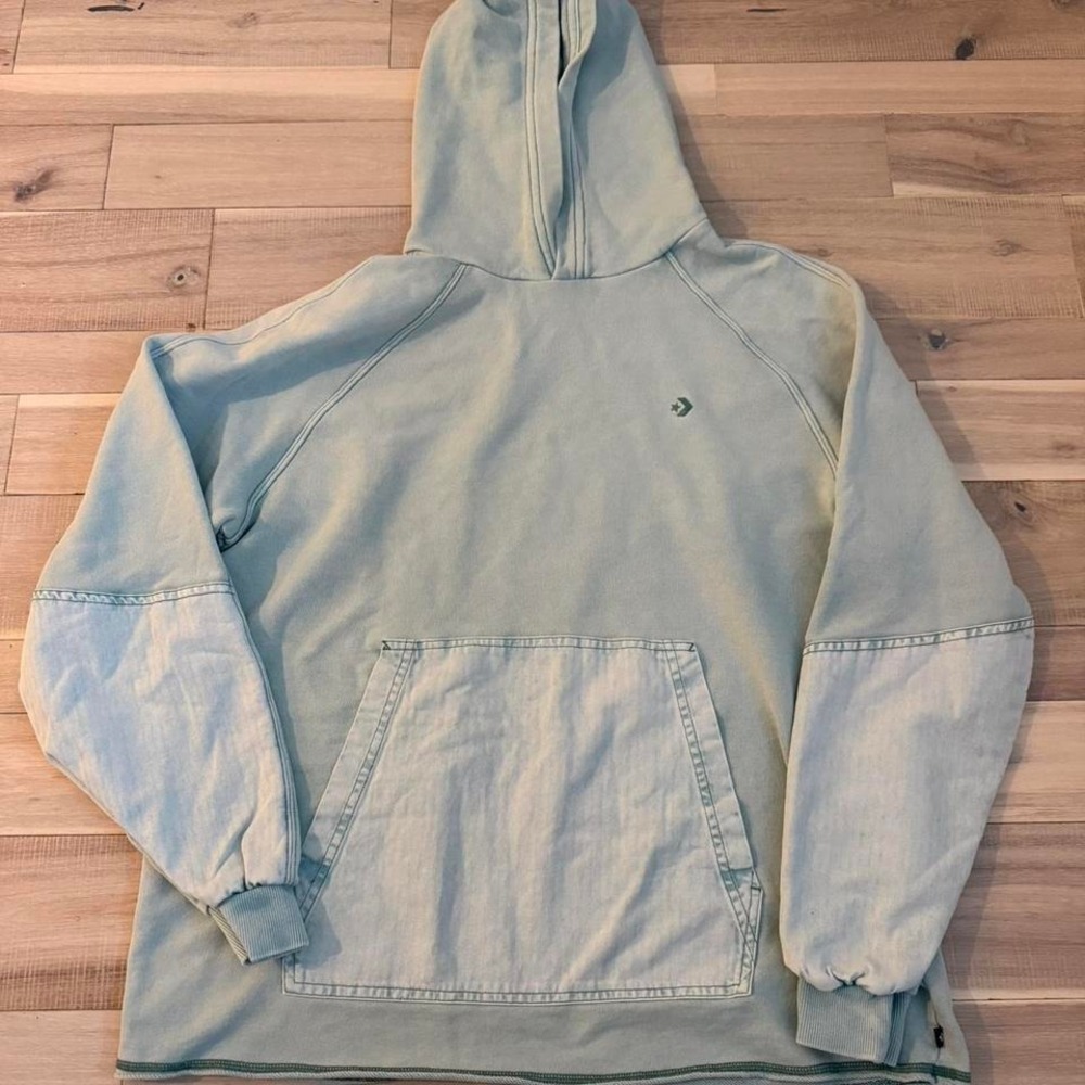 Light green Converse hoodie with a relaxed fit sz S